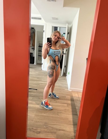 Shelby Dueitt erotic star pics