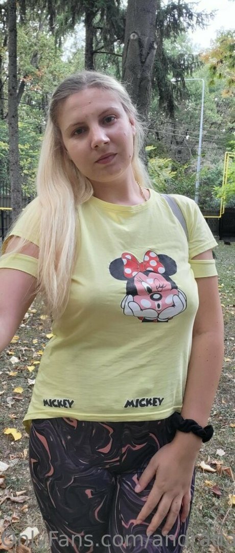 andradahot adult model picture