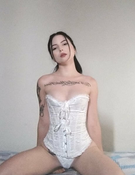 Mia Reid xxx model img