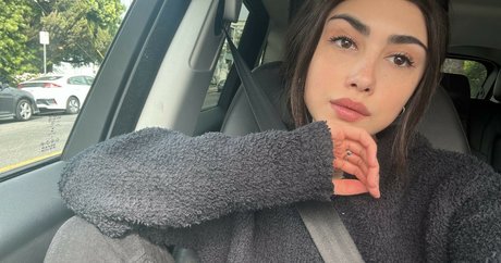 Alexa Mansour nice model picture