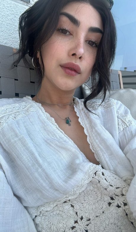 Alexa Mansour model gallery