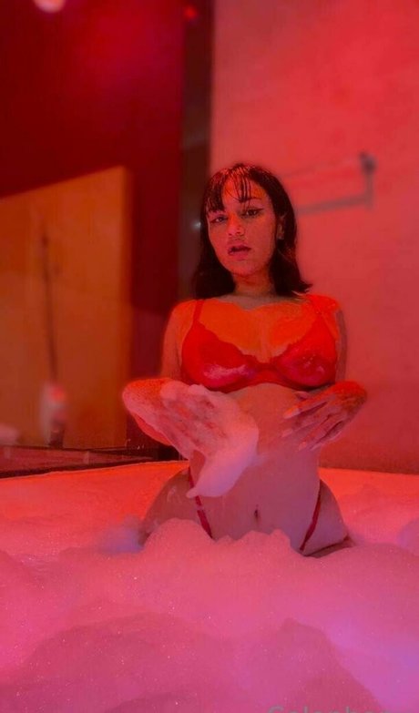 holly bratty beautiful actress photo