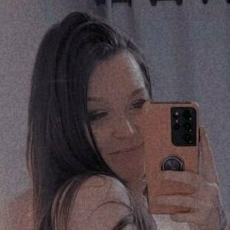 yhbbygrl naked model image