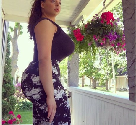 iloveteniah sexy actress photos