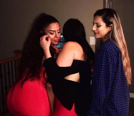 iloveteniah nude model photos