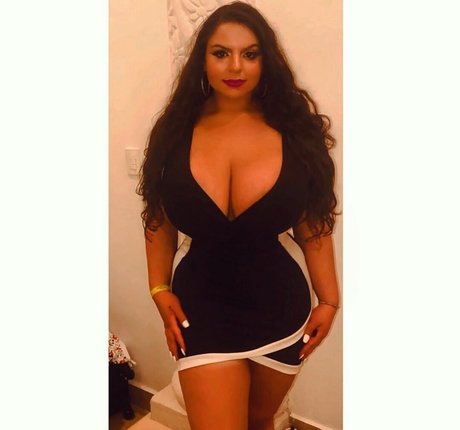 iloveteniah star naked pic