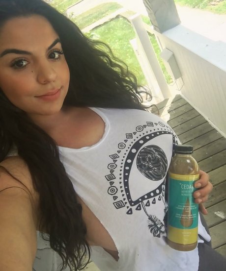 iloveteniah model images