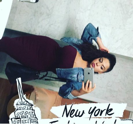 iloveteniah pornstar naked pictures