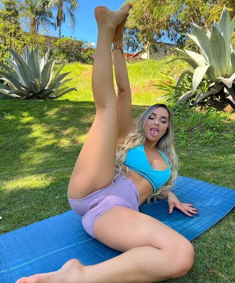 Kiara Blay beautiful model image