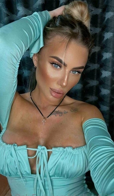 Oliviacatvip model nudes pic