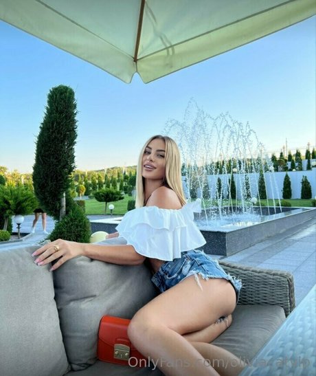 Oliviacatvip pornographic actress photo