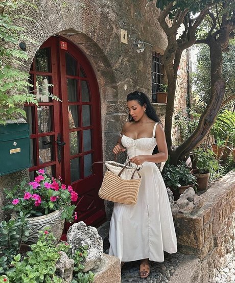 Natseleen model nude pics