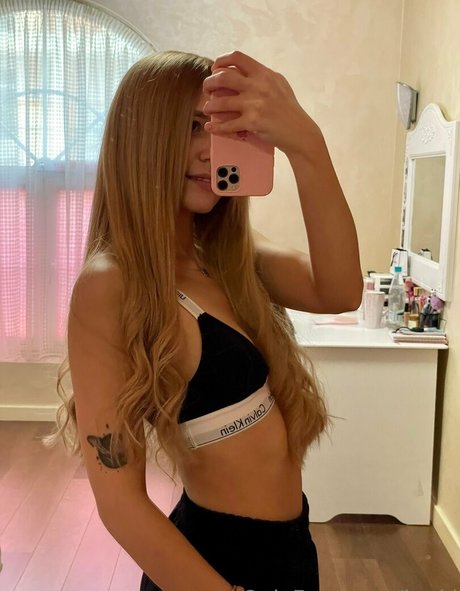 Kari i exclusive pornstar images