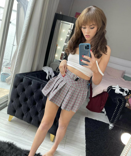 katezoha art model picture