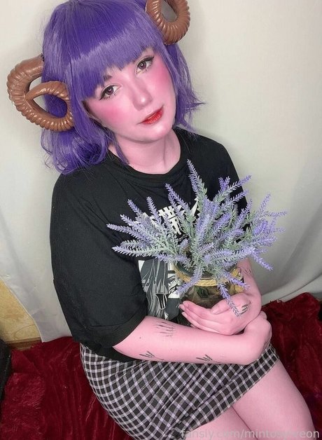 mintosylveon model nude pic