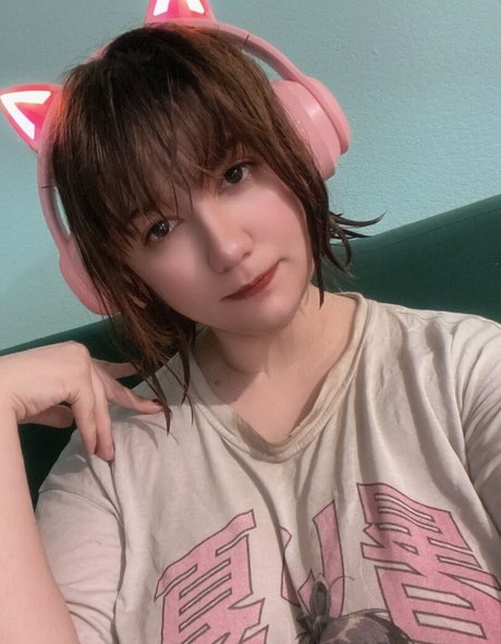 mintosylveon best model photo