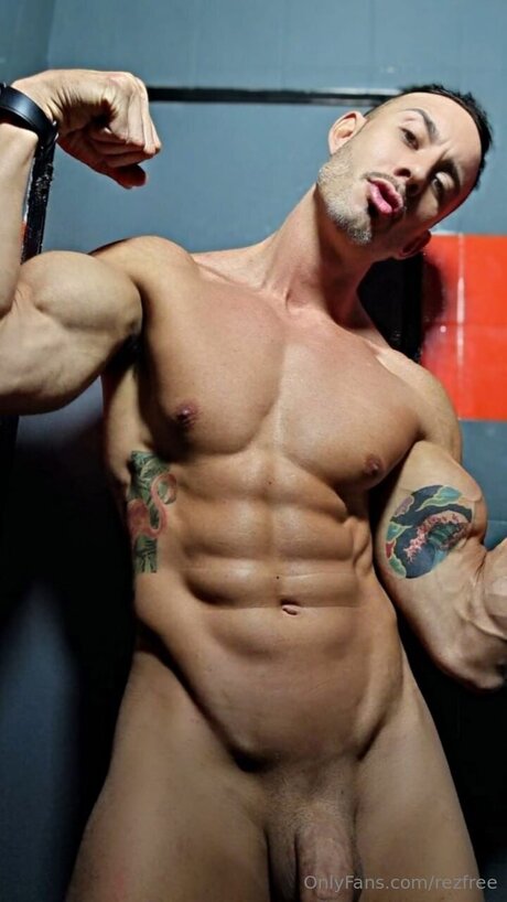 Rezfree exclusive model image