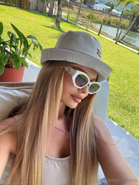 Pretty Sara star beautiful pic