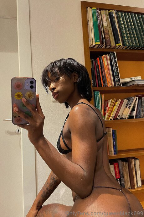 Queenblack699 model high quality image