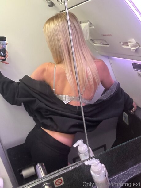 Omglexi pretty pornstar picture