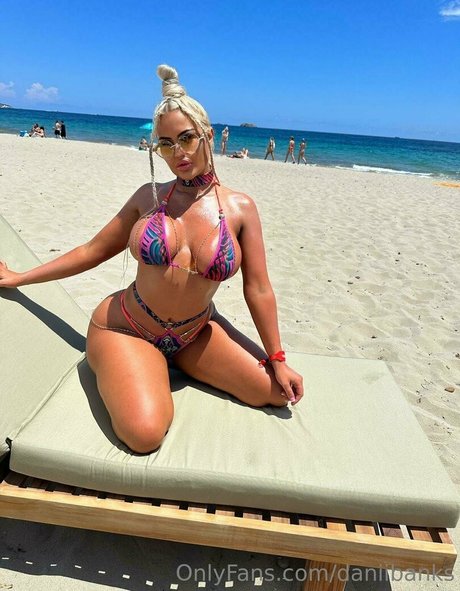 daniibanks hot actress galleries