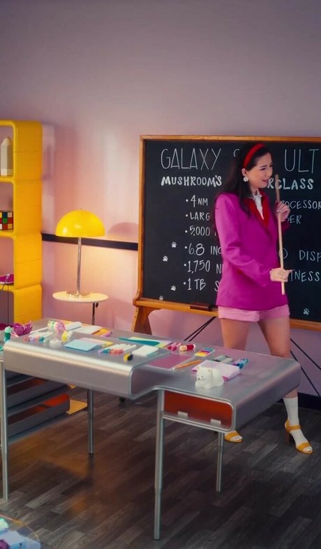 Fuslie star free pic