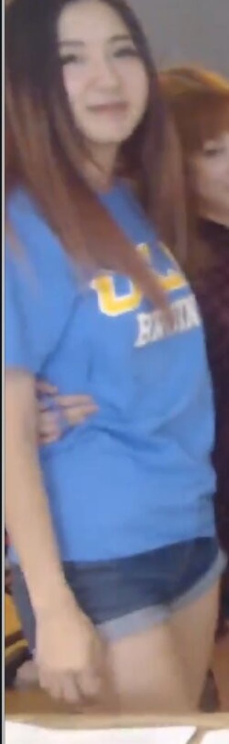 Fuslie adult star img