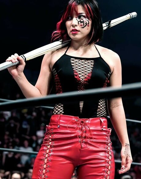 Hikaru Shida naked model photos