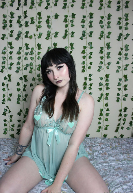 wolfierikku model naked photo