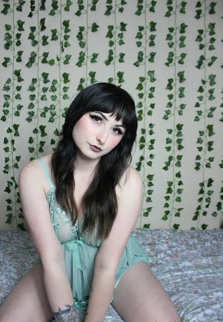 wolfierikku model nude gallery