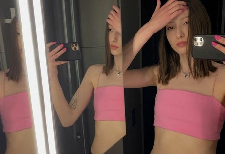 Aloona Larionova naked model archive