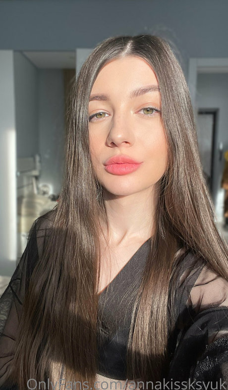 Petite Doll hd star image