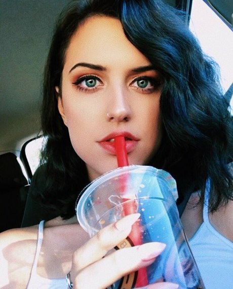 sofiatheedoll model exclusive pictures