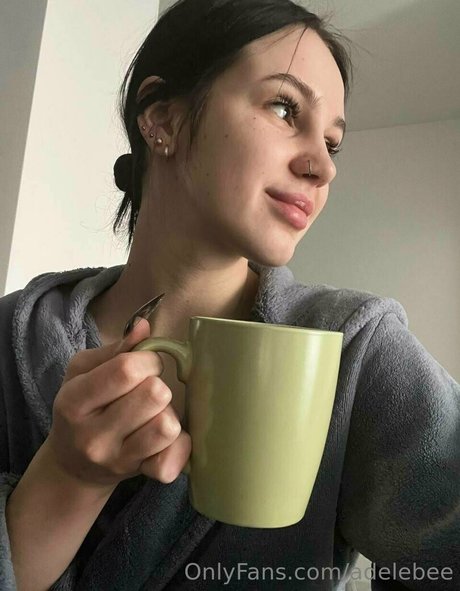 adelebee profile pic