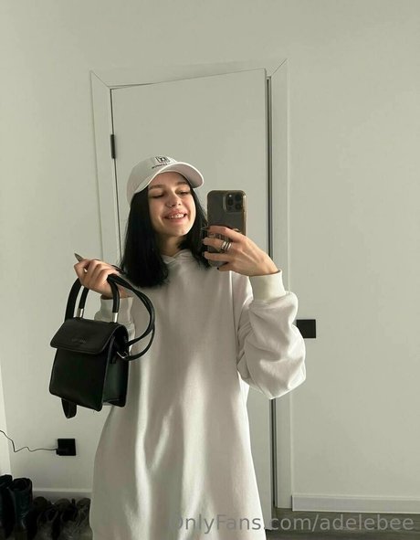 adelebee hot actress pics