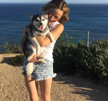 Halston Sage star hot photo