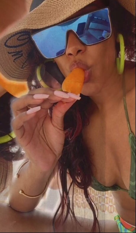 Candice Patton star hot pictures