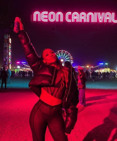 Candice Patton pornstar beautiful img