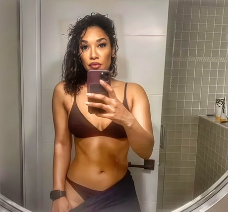 Candice Patton xxx star pictures
