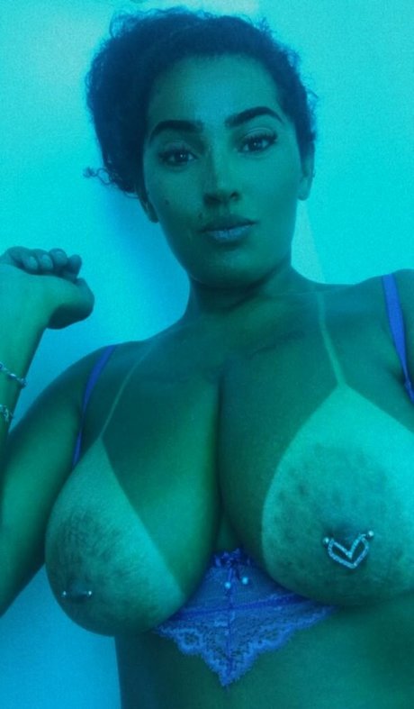 Luanna Becker star hot photo