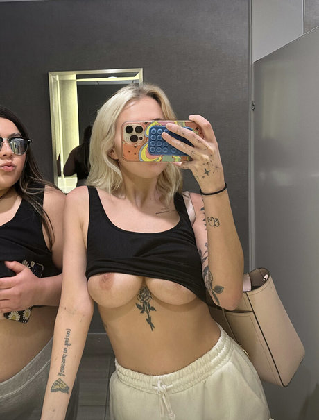 Allieesaur nudes pornstar photo