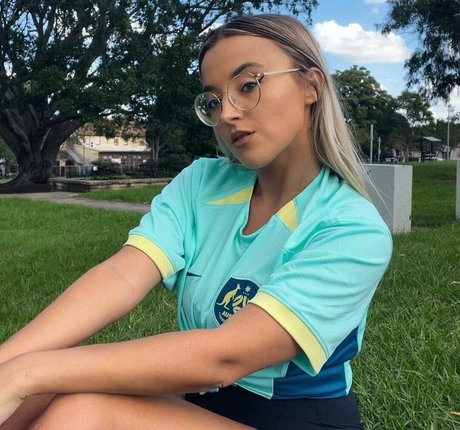 Lavender Baj model nude gallery