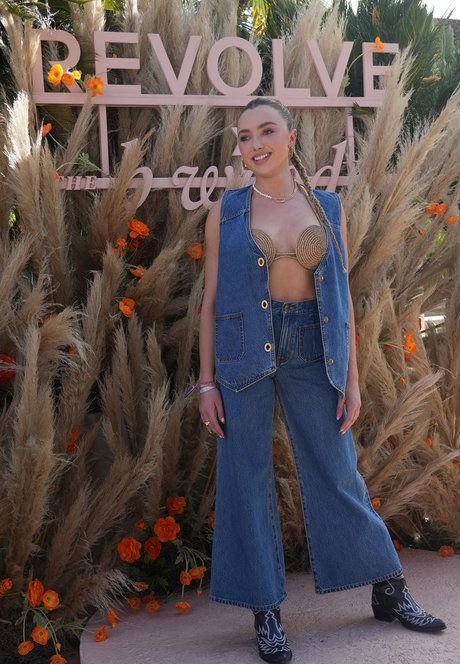 Peyton List thumbnail