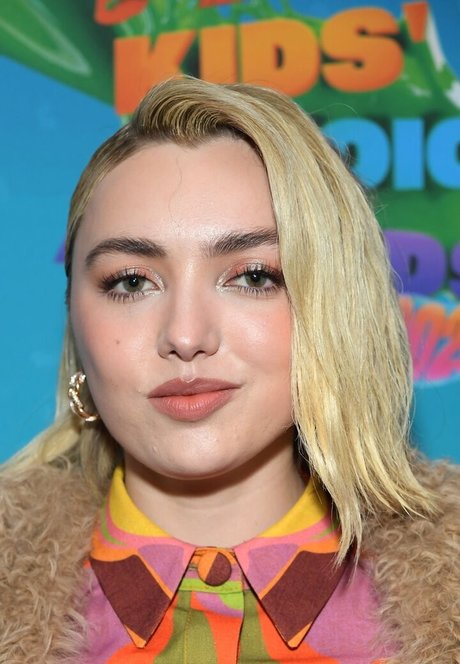Peyton List star high quality photos