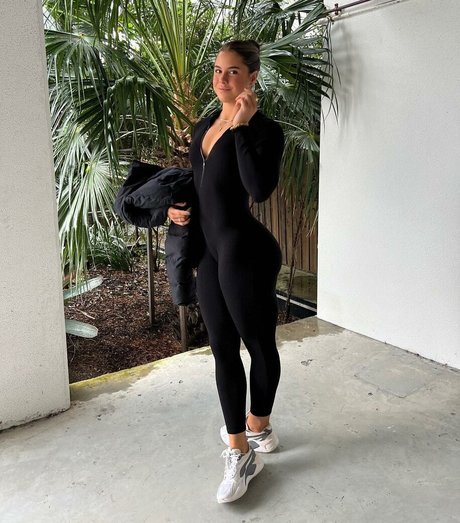 Desi Johnson hd model pictures