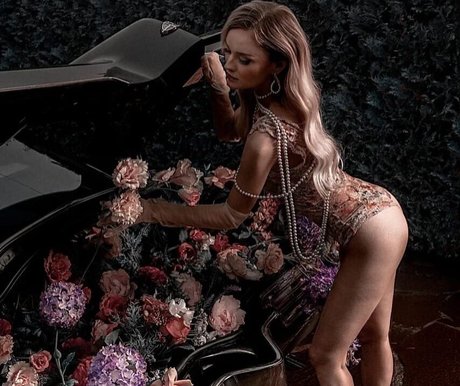 Sophie Katssby perfect star pic