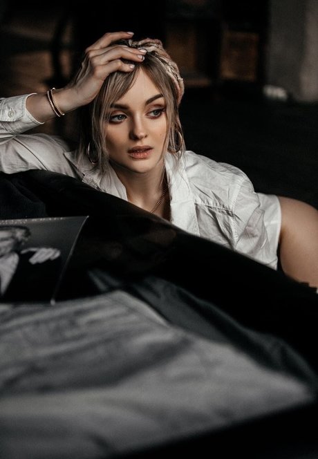 Sophie Katssby star erotic archive