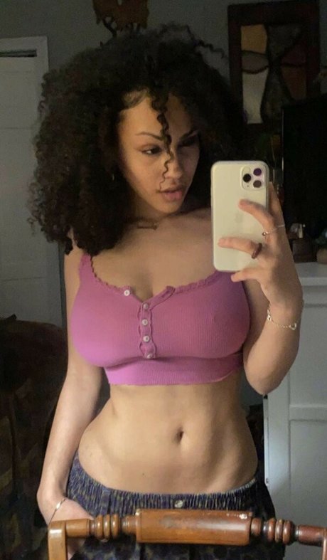 Aaliyeezy pornstar nude image