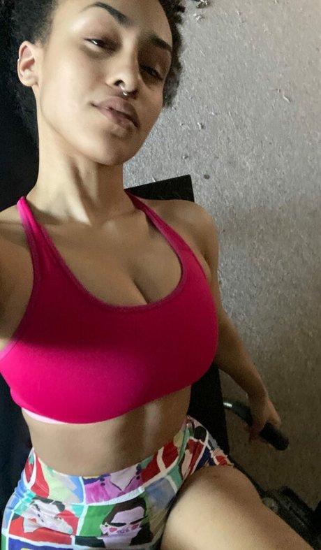 Aaliyeezy pornographic star pic