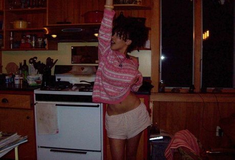 Aaliyeezy model xxx picture